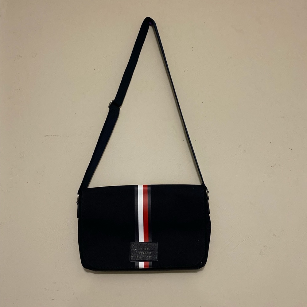 Tommy Hilfiger Signature Stripe Messenger Bag